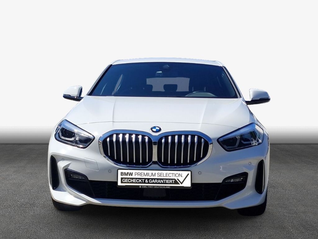 BMW 118 2023 г. Белый, пробег 32339 км