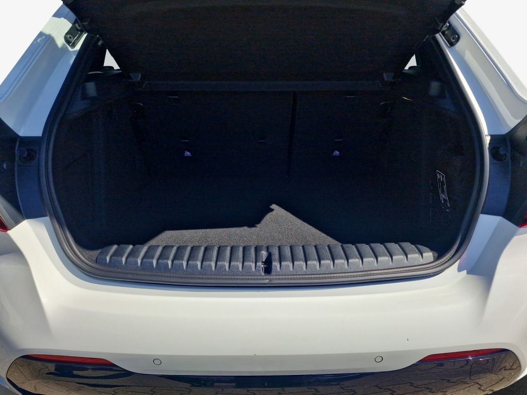 BMW 118 2023 г. Белый, пробег 32339 км