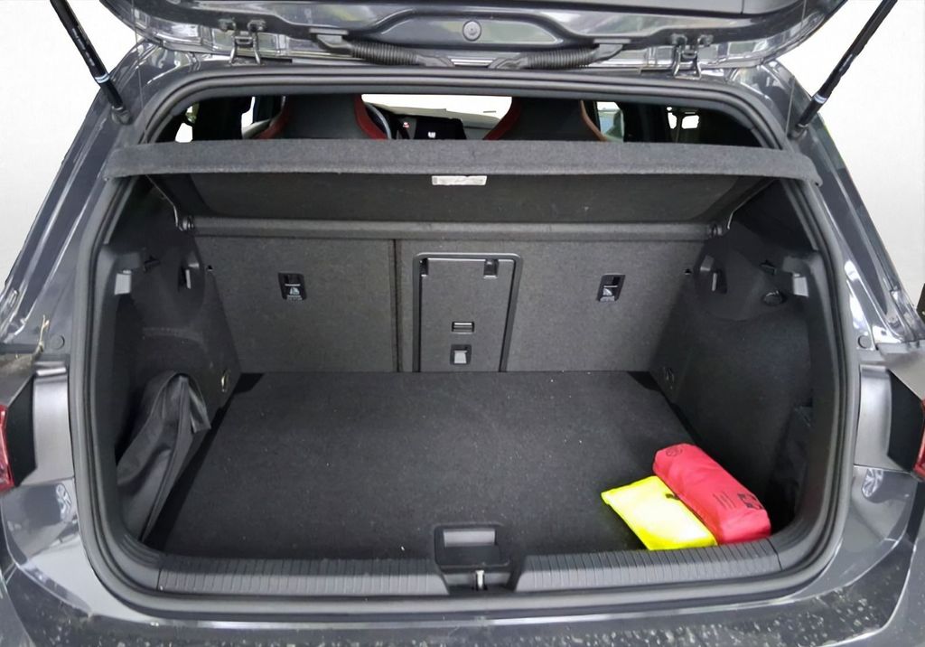 Volkswagen Golf 2023 г. Серый, пробег 25285 км