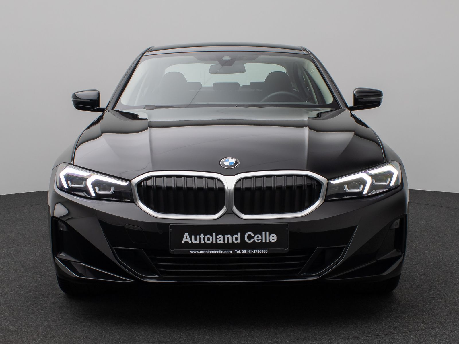 BMW 318 2024 г. Чёрный, пробег 38625 км