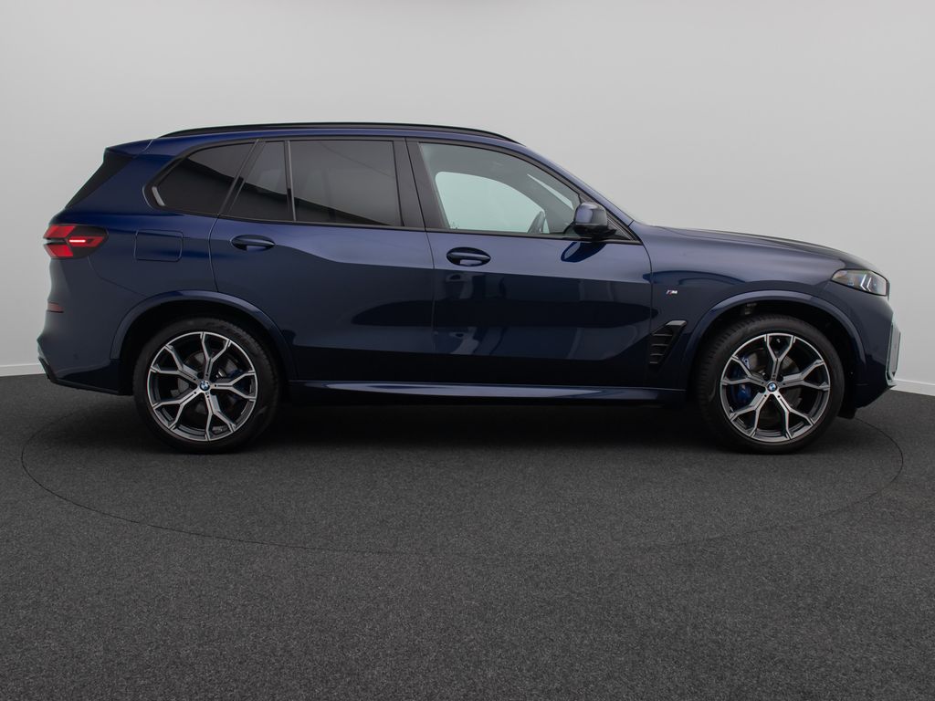BMW X5 2024 г. Синий, пробег 56363 км