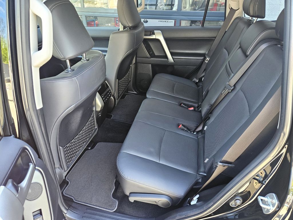 Toyota Land Cruiser 2024 г. Чёрный, пробег 44500 км