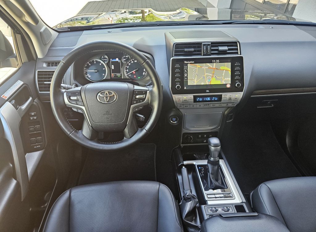 Toyota Land Cruiser 2024 г. Чёрный, пробег 44500 км