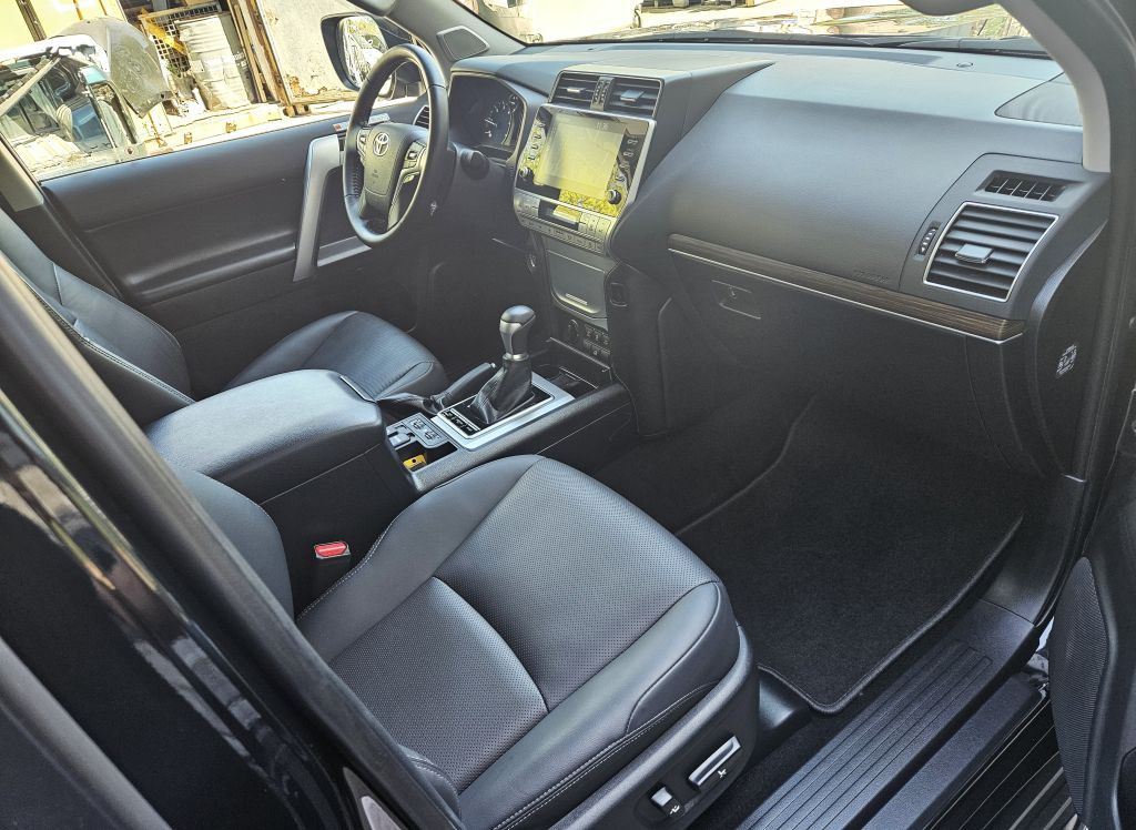 Toyota Land Cruiser 2024 г. Чёрный, пробег 44500 км
