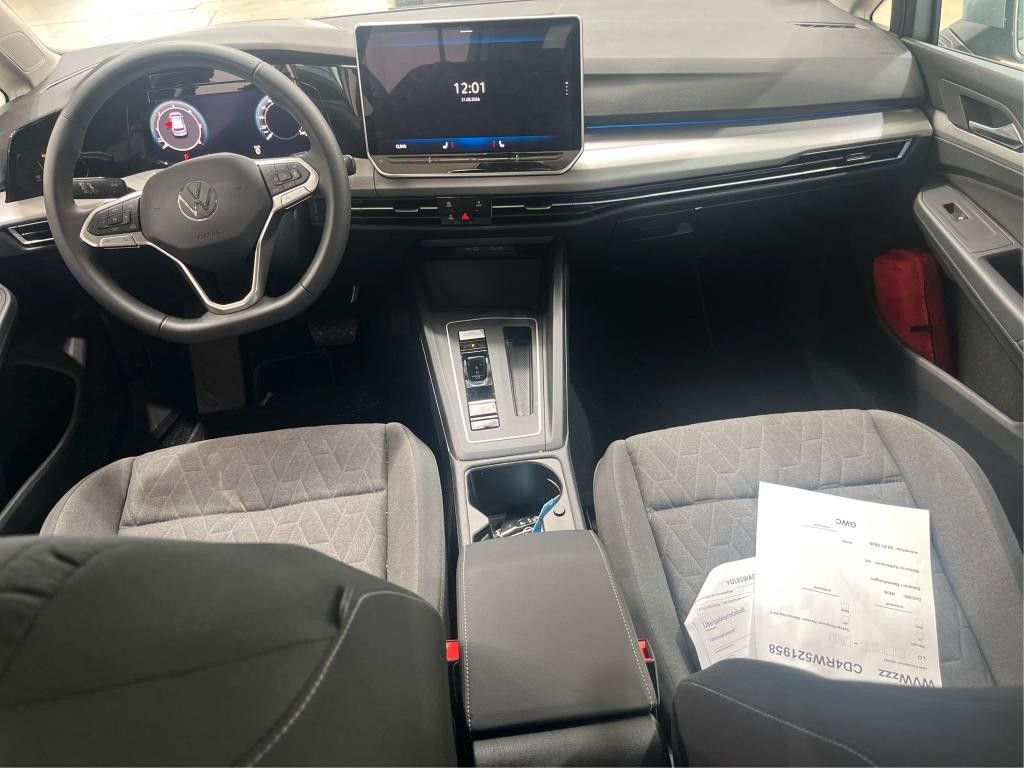 Volkswagen Golf 2024 г. Серебристый, пробег 31135 км