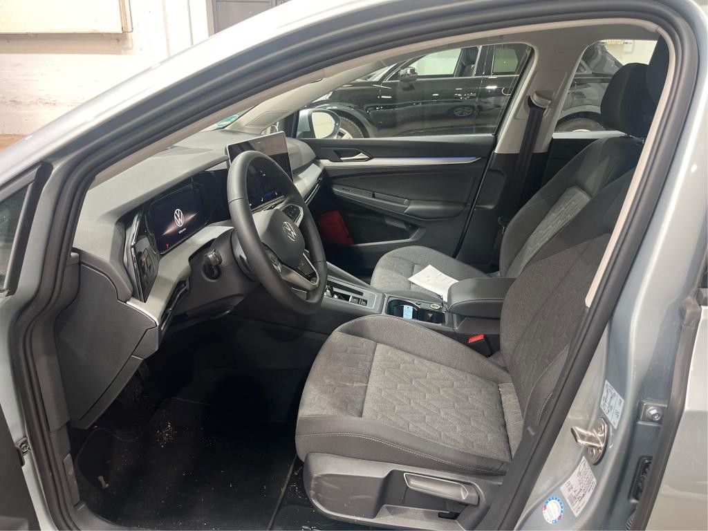 Volkswagen Golf 2024 г. Серебристый, пробег 31135 км