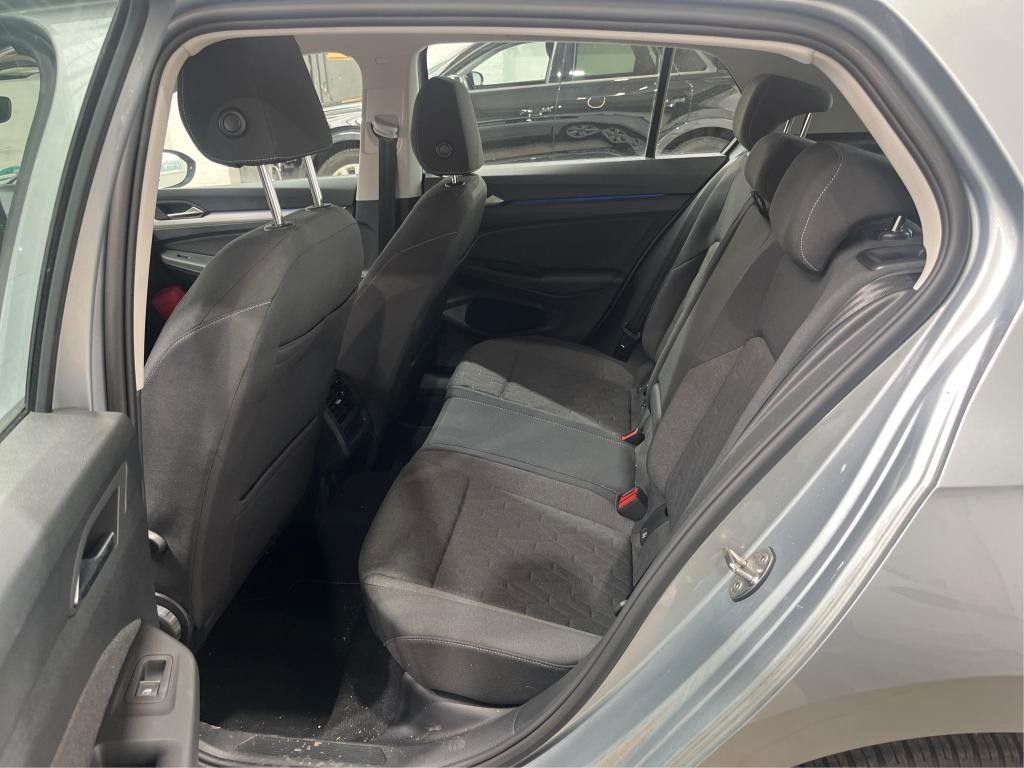 Volkswagen Golf 2024 г. Серебристый, пробег 31135 км
