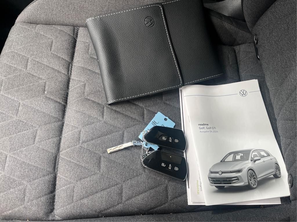 Volkswagen Golf 2024 г. Серебристый, пробег 31135 км