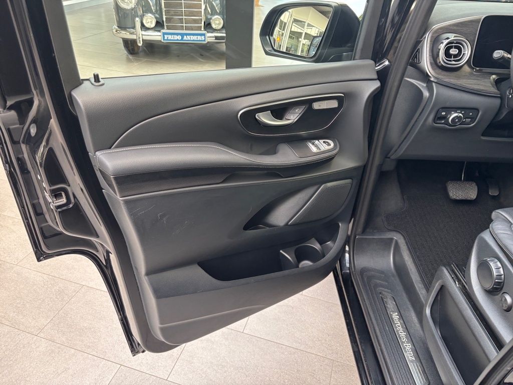 Mercedes-Benz V 300 2025 г. Чёрный, пробег 53192 км