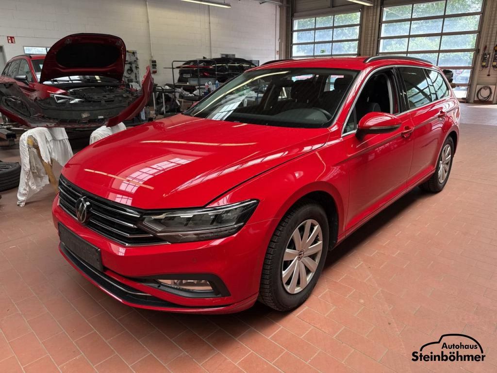 Volkswagen PASSAT VARIANT 2023 г. Красный, пробег 58438 км