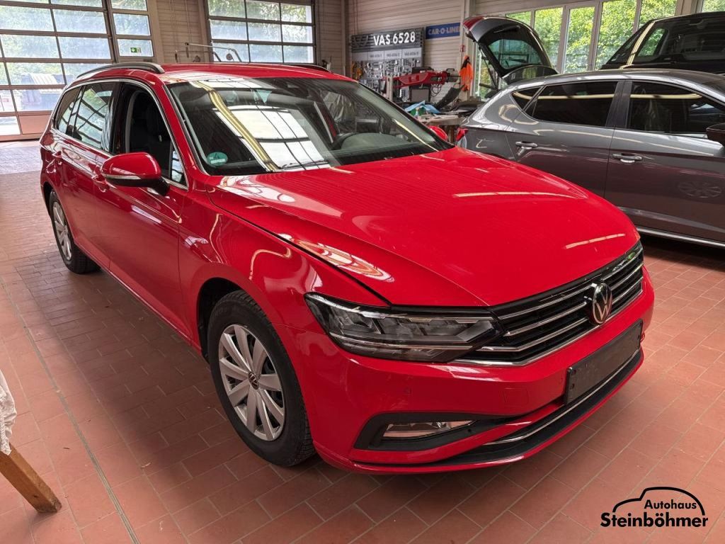 Volkswagen PASSAT VARIANT 2023 г. Красный, пробег 58438 км