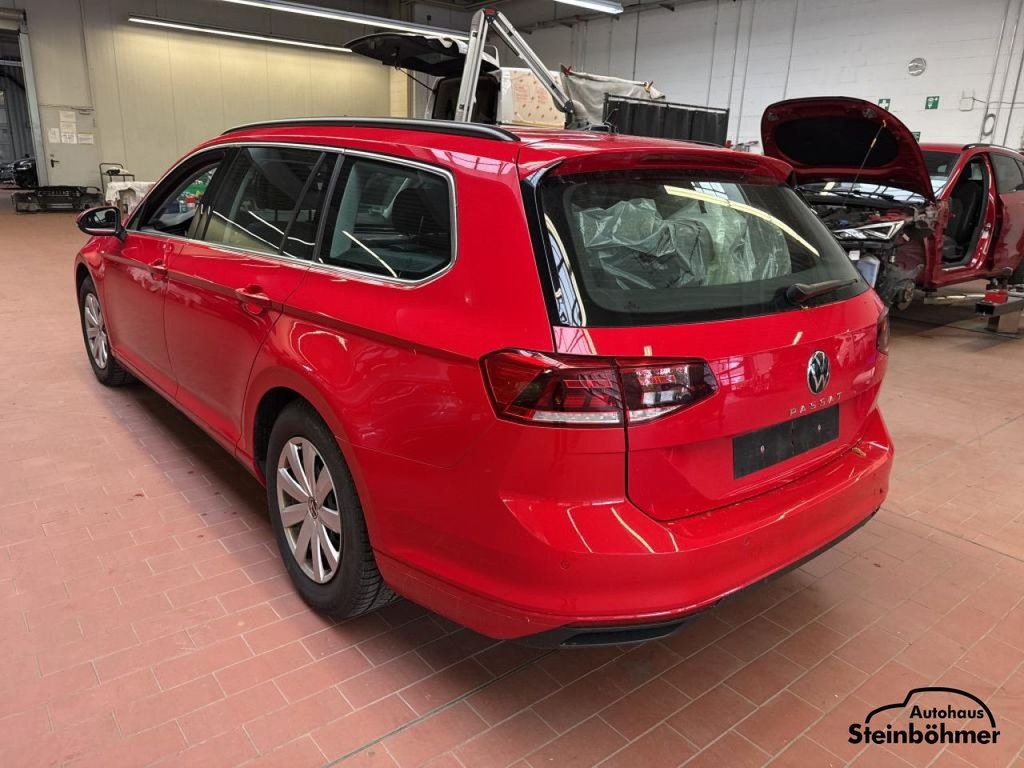 Volkswagen PASSAT VARIANT 2023 г. Красный, пробег 58438 км