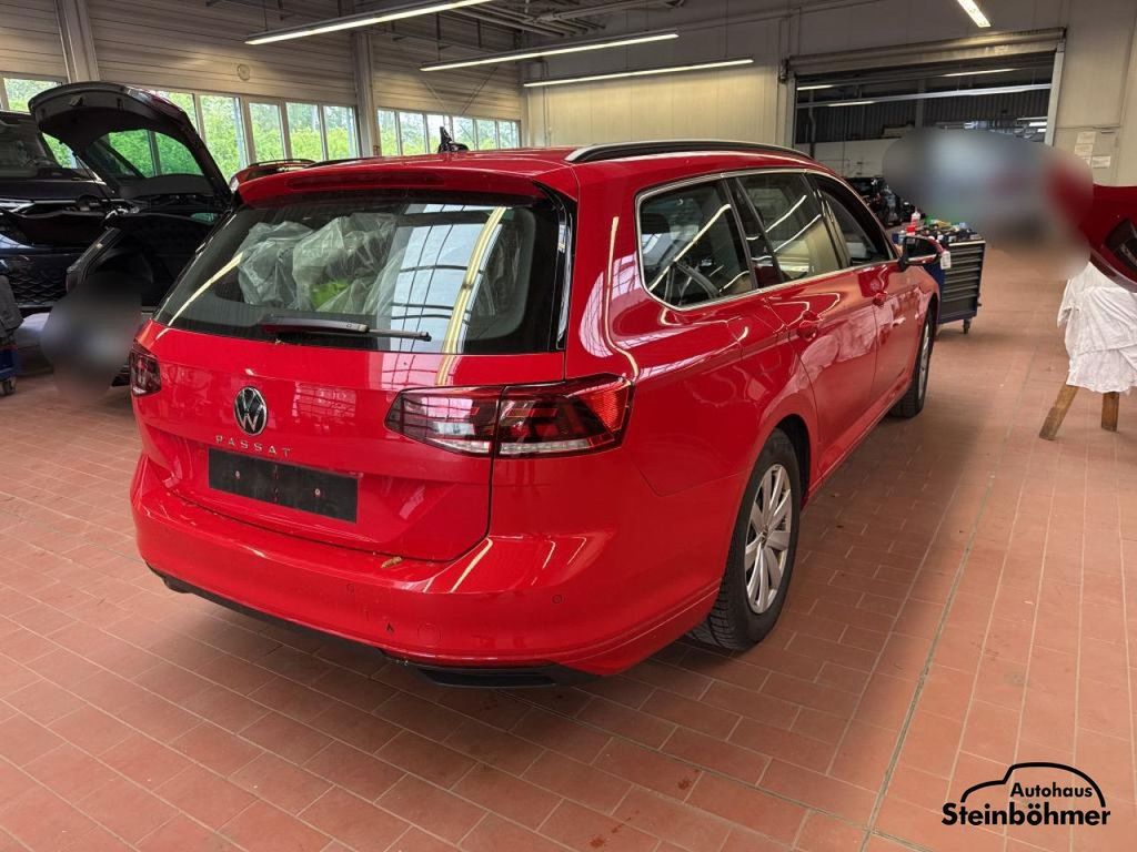 Volkswagen PASSAT VARIANT 2023 г. Красный, пробег 58438 км