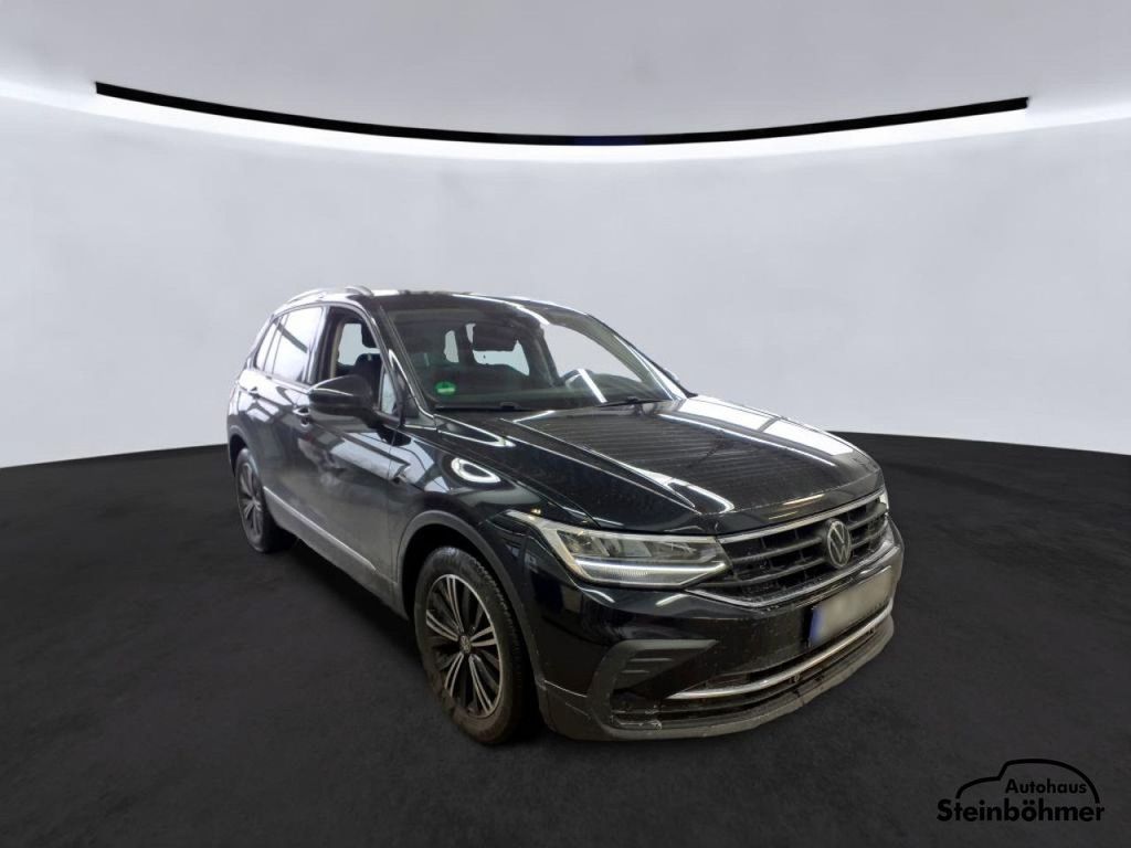 Volkswagen Tiguan 2023 г. Чёрный, пробег 47552 км