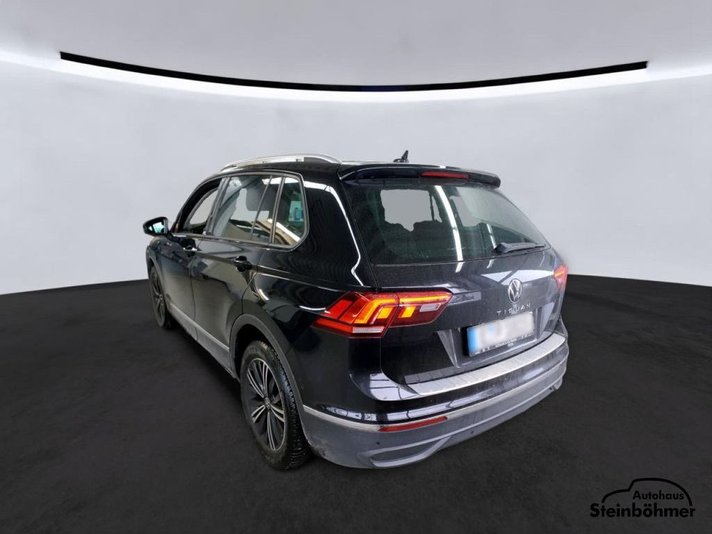 Volkswagen Tiguan 2023 г. Чёрный, пробег 47552 км