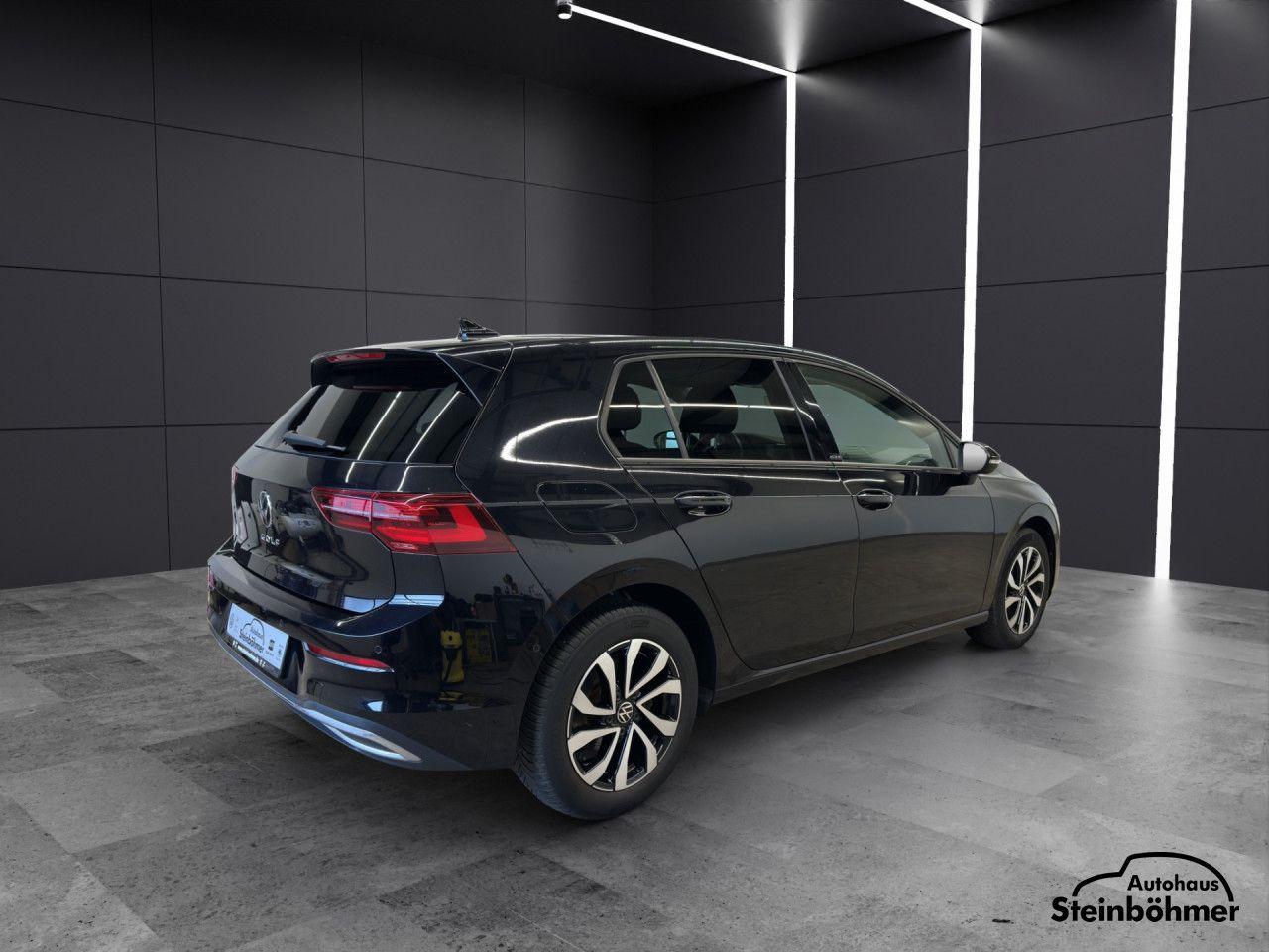 Volkswagen Golf 2023 г. Чёрный, пробег 54 км