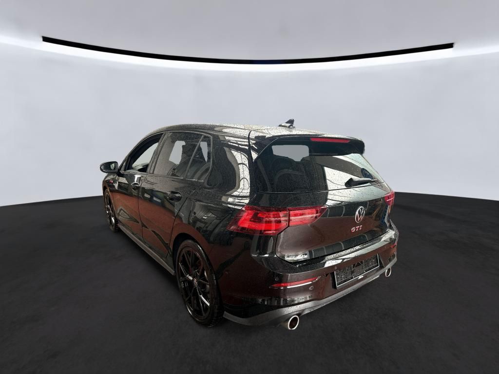 Volkswagen Golf 2024 г. Чёрный, пробег 22105 км