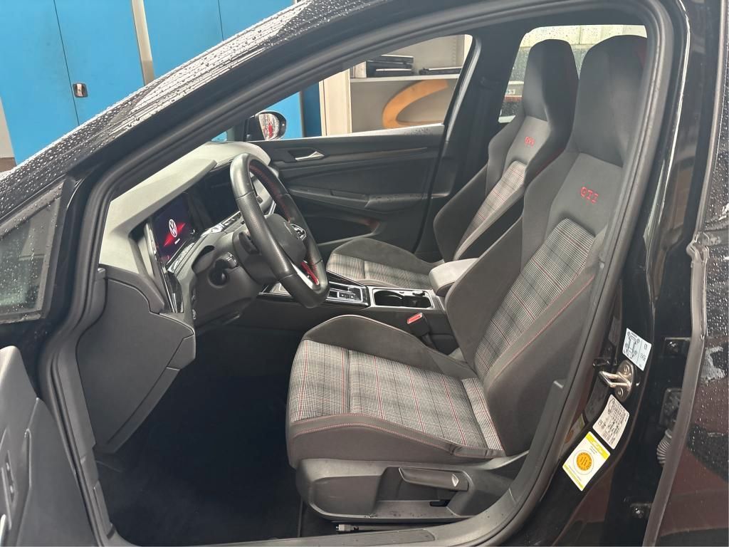 Volkswagen Golf 2024 г. Чёрный, пробег 22105 км