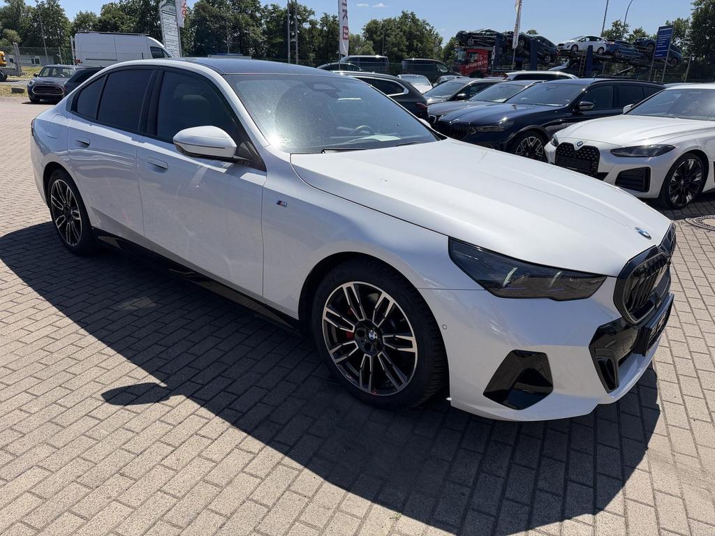 BMW 520 2024 г. Белый, пробег 41800 км
