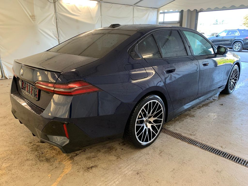 BMW 540 2024 г. Синий, пробег 45700 км
