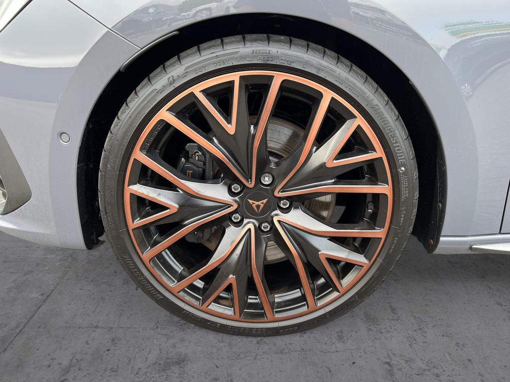 Cupra Leon 2023 г. Серый, пробег 32950 км