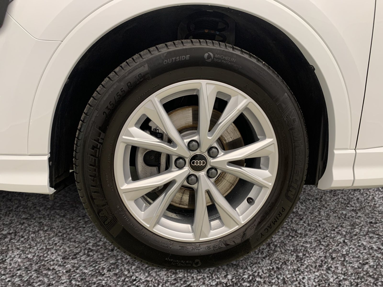 Audi Q3 2022 г. Белый, пробег 47900 км