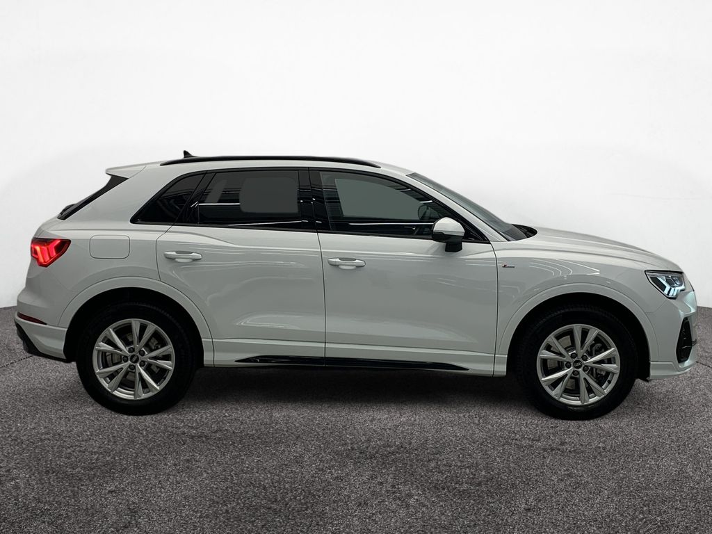 Audi Q3 2022 г. Белый, пробег 47900 км
