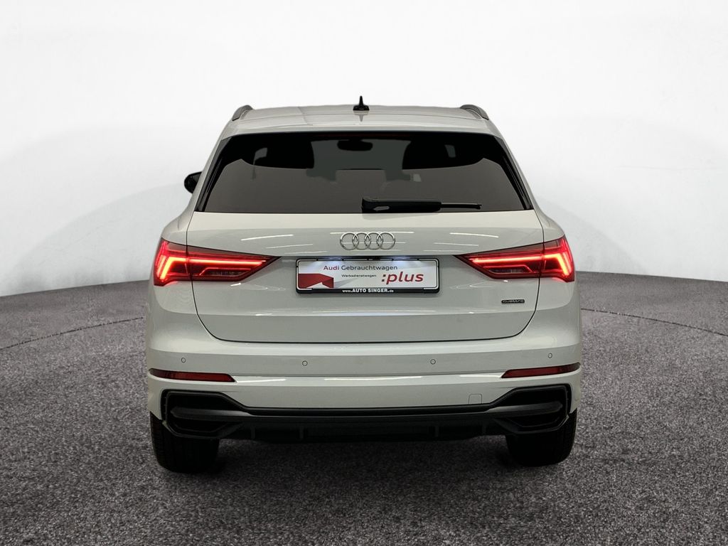Audi Q3 2022 г. Белый, пробег 47900 км