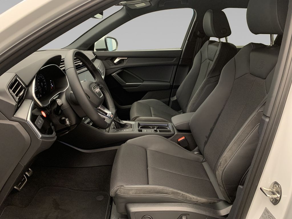 Audi Q3 2022 г. Белый, пробег 47900 км