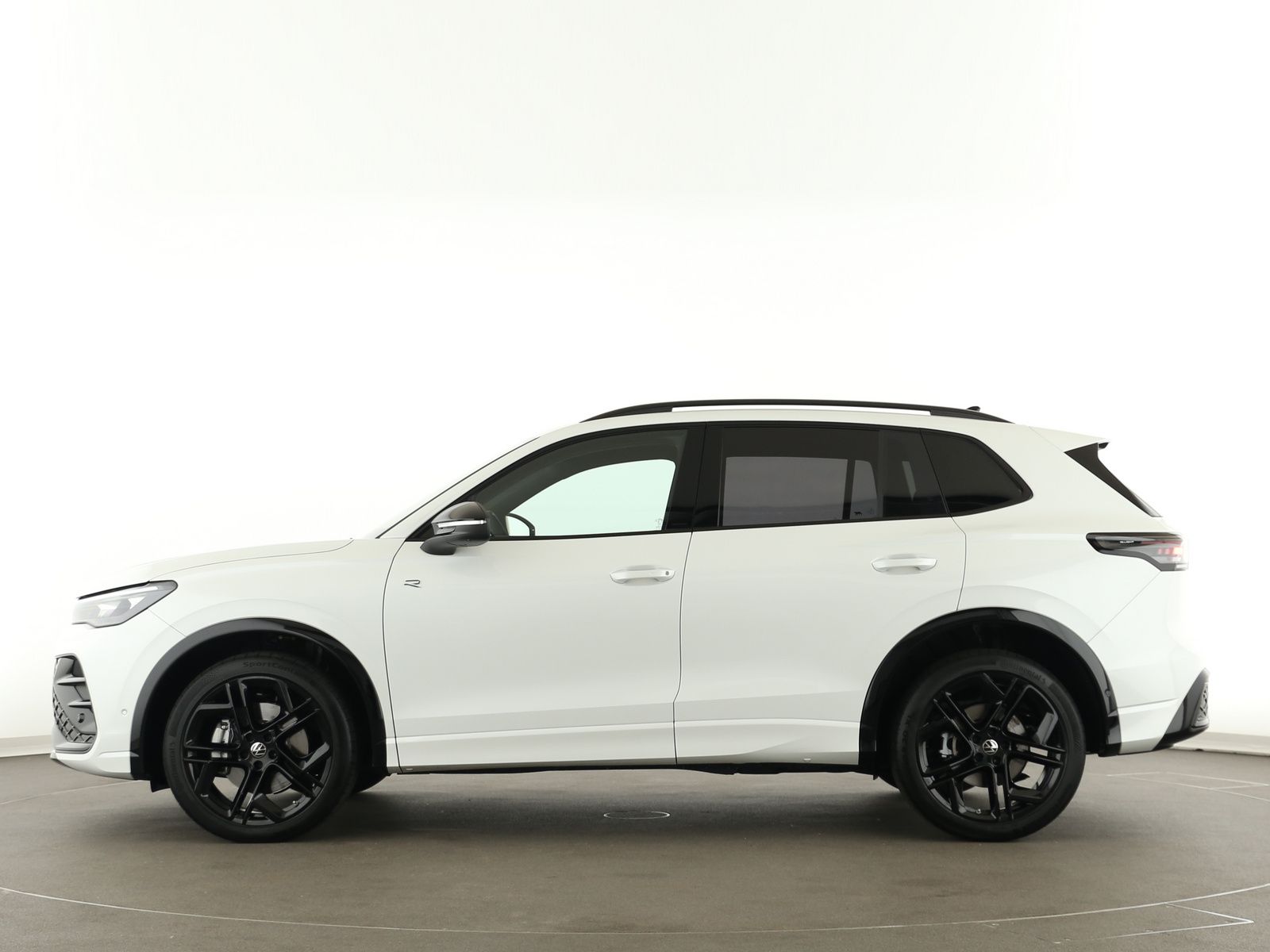 Volkswagen Tiguan 2026 г. Белый, пробег 11350 км