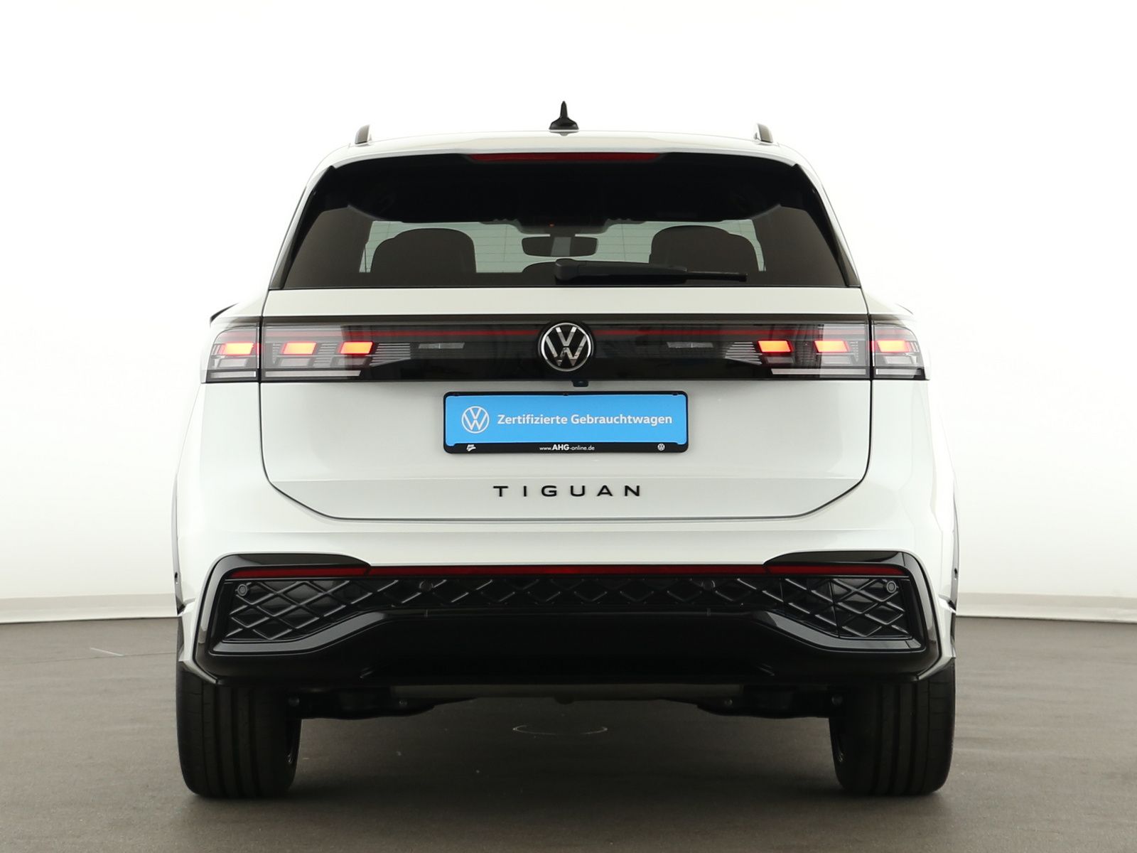 Volkswagen Tiguan 2026 г. Белый, пробег 11350 км