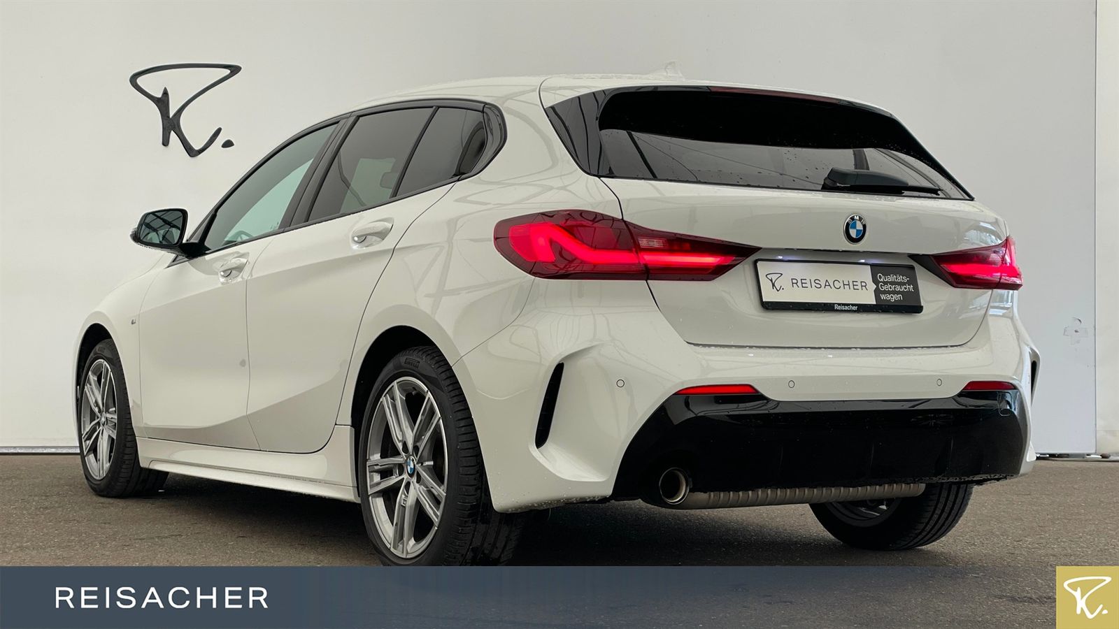 BMW 118 2023 г. Белый, пробег 52746 км