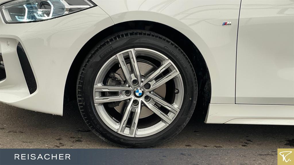 BMW 118 2023 г. Белый, пробег 52746 км