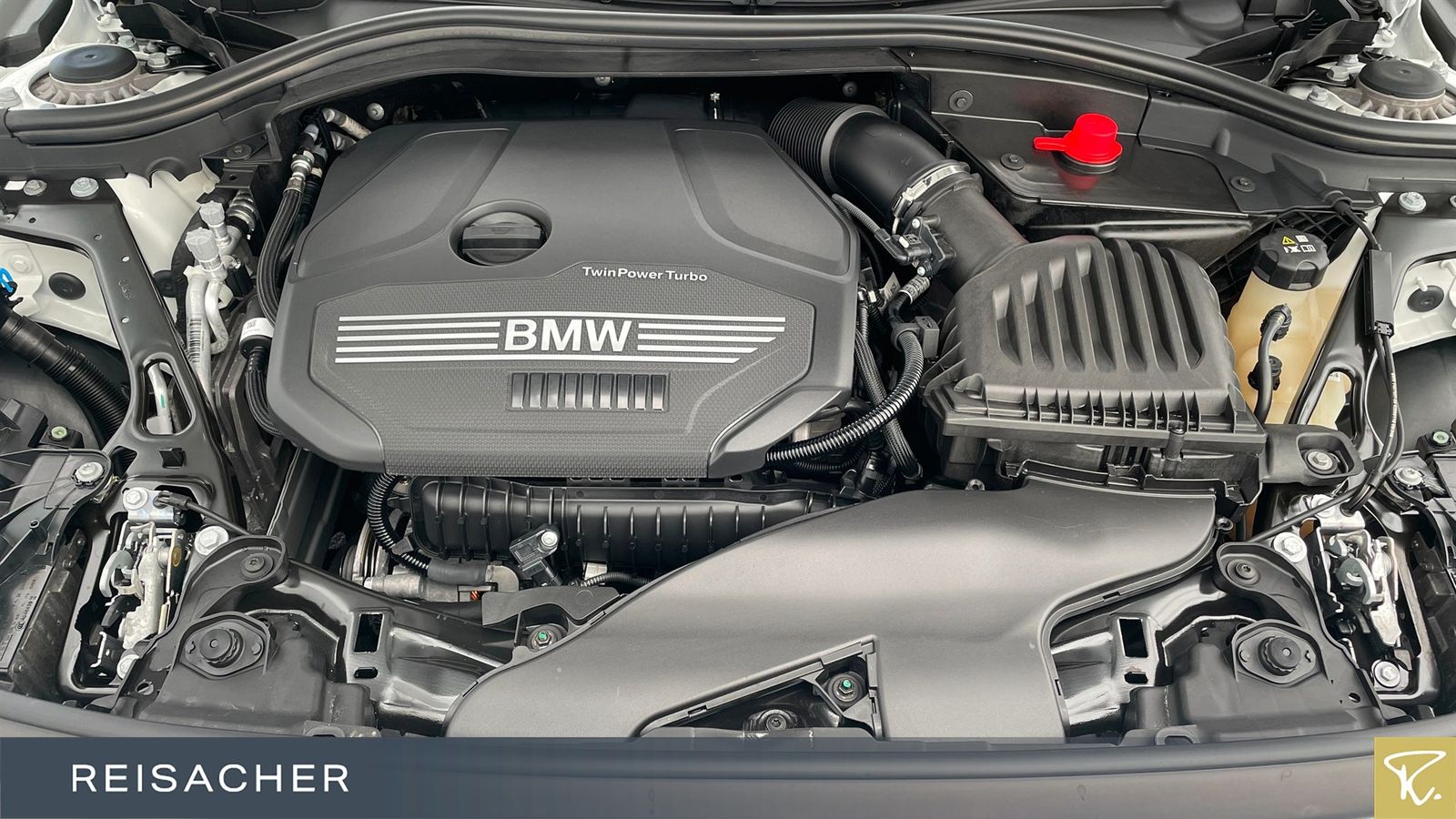 BMW 118 2023 г. Белый, пробег 52746 км