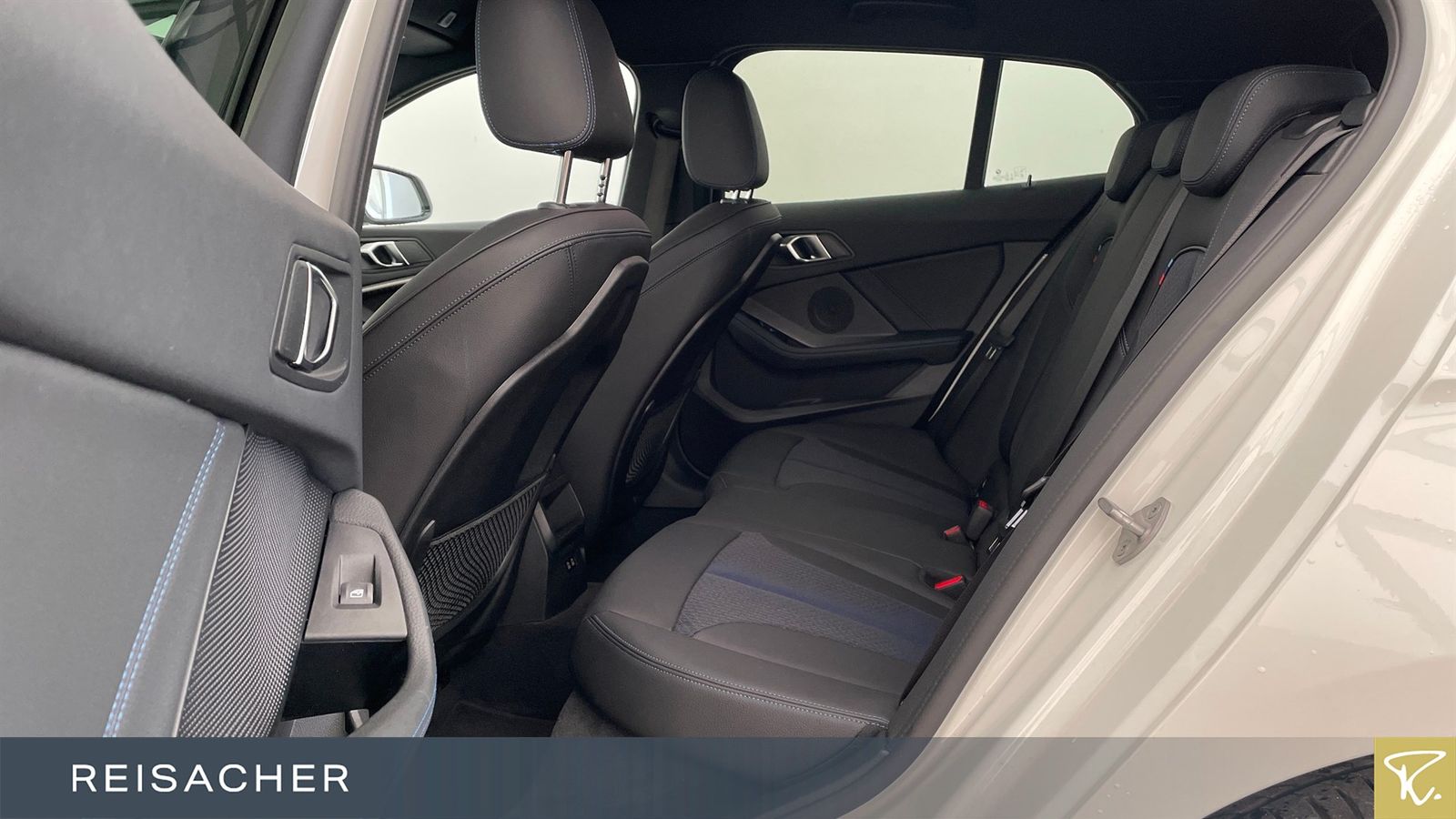 BMW 118 2023 г. Белый, пробег 52746 км