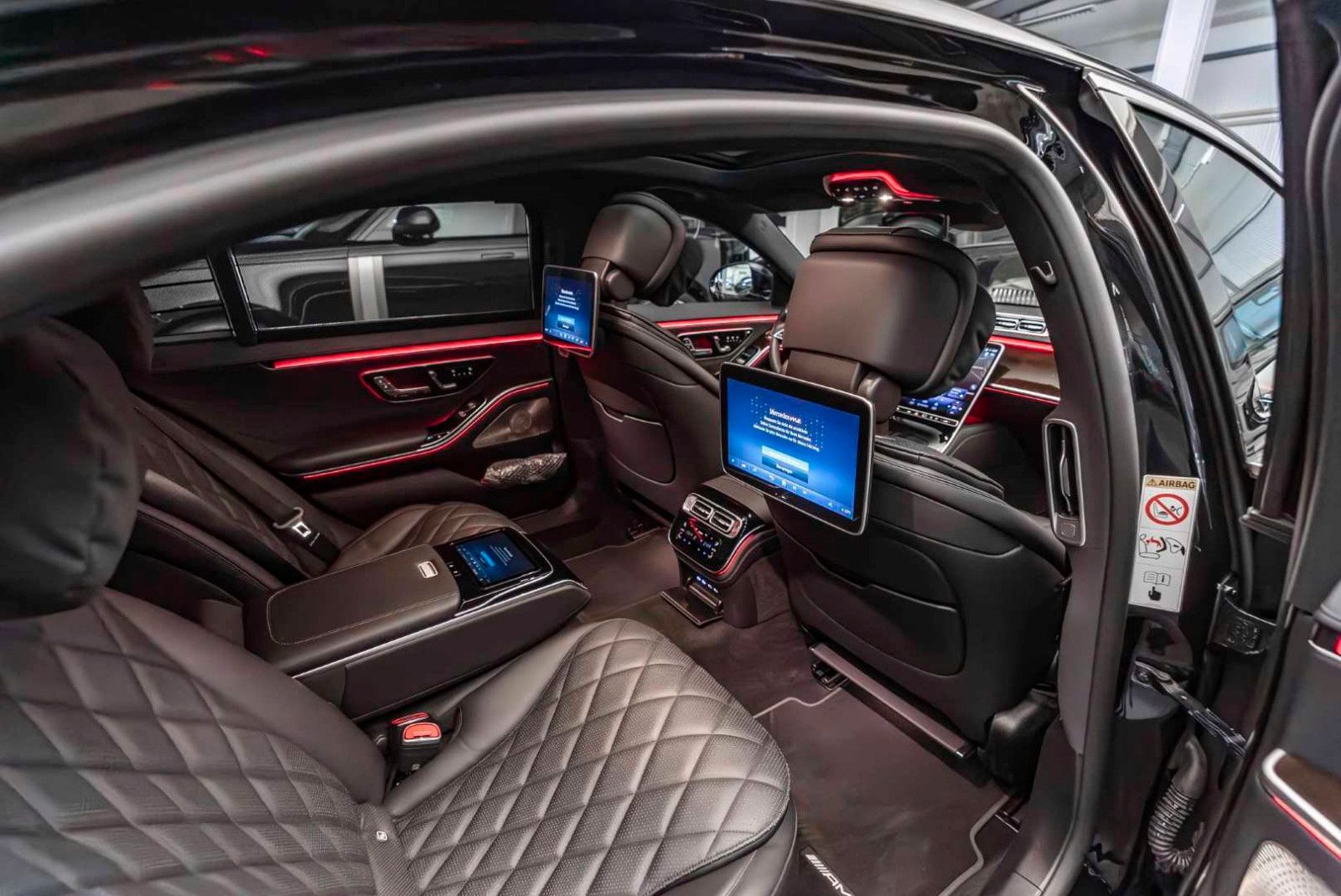 Mercedes-Benz S 450 2025 г. Чёрный, пробег 22711 км
