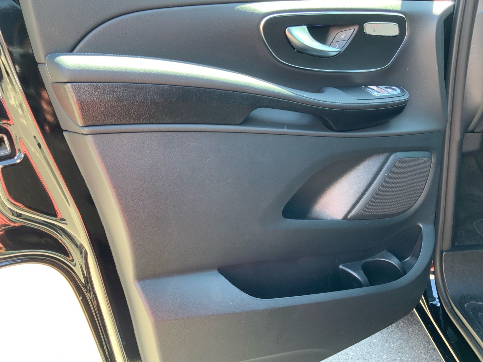 Mercedes-Benz V 250 2025 г. Чёрный, пробег 32800 км