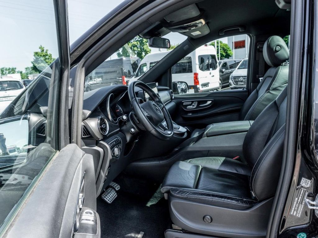 Mercedes-Benz V 300 2022 г. Чёрный, пробег 45200 км