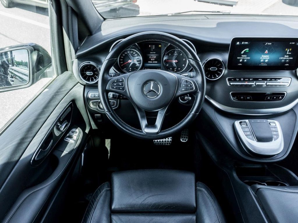 Mercedes-Benz V 300 2022 г. Чёрный, пробег 45200 км