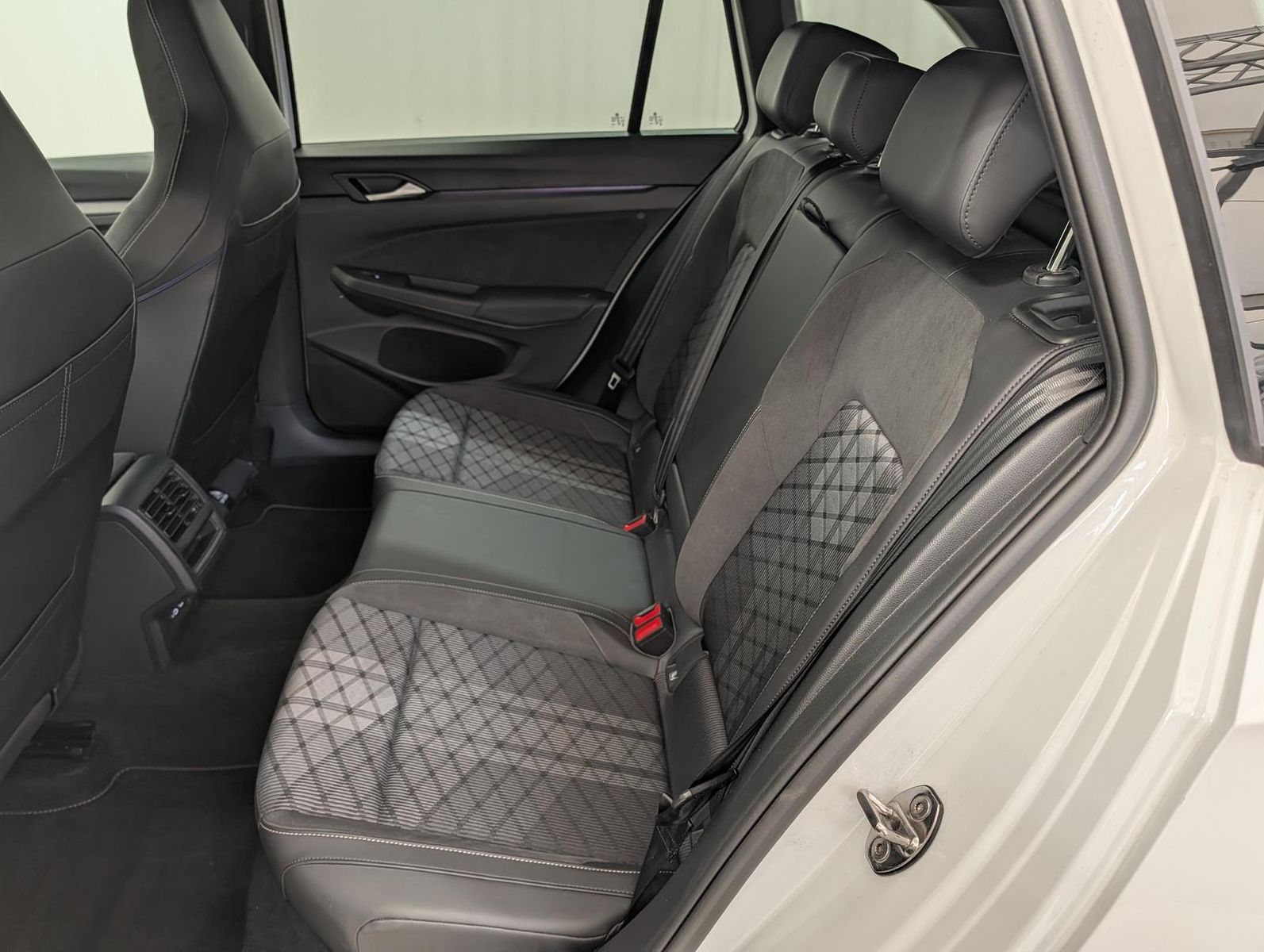 Volkswagen Golf 2025 г. Белый, пробег 58150 км