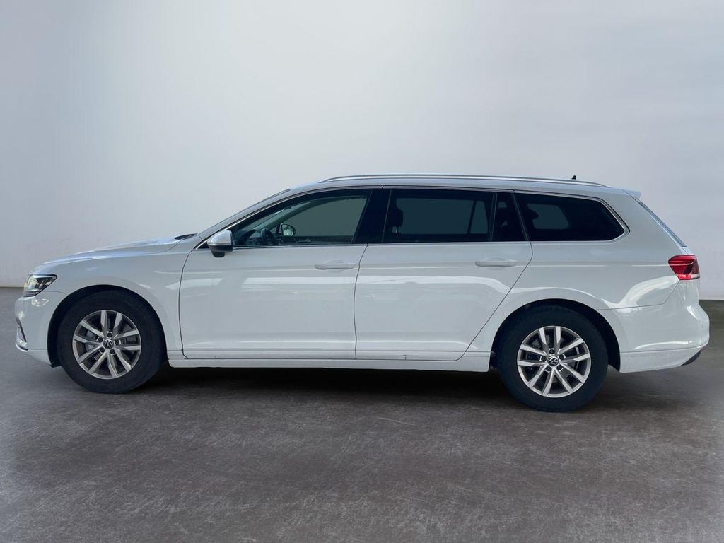 Volkswagen PASSAT VARIANT 2023 г. Белый, пробег 47421 км
