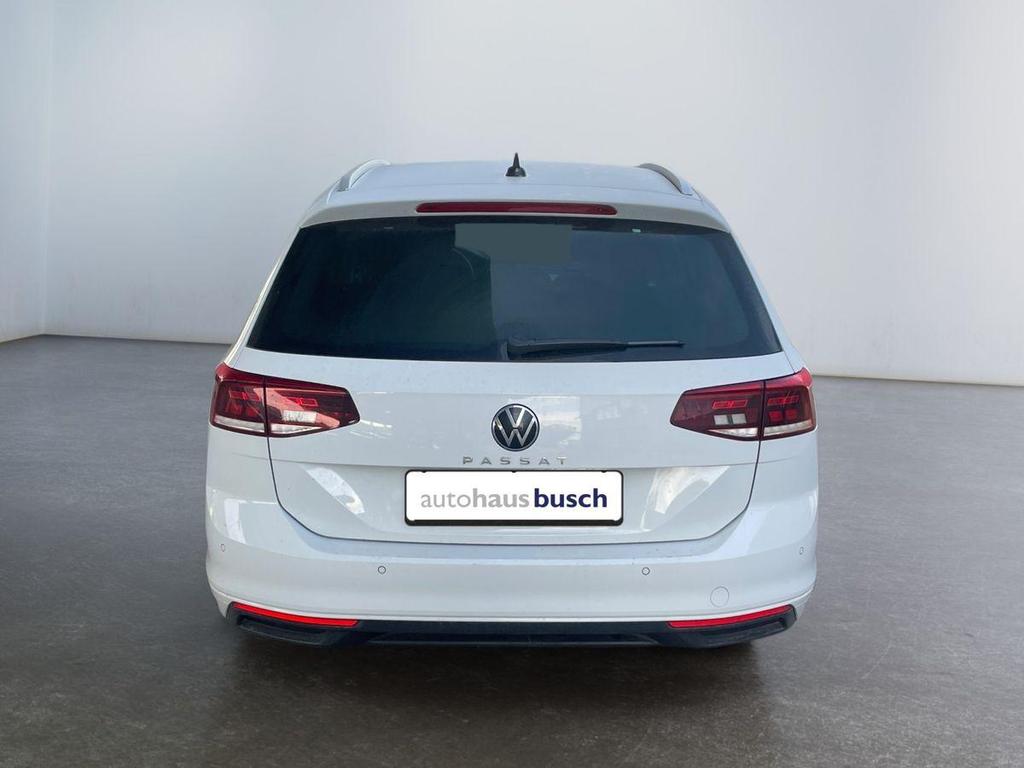 Volkswagen PASSAT VARIANT 2023 г. Белый, пробег 47421 км
