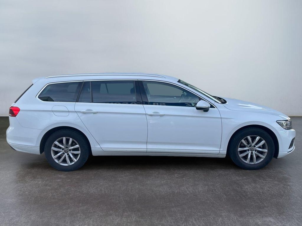 Volkswagen PASSAT VARIANT 2023 г. Белый, пробег 47421 км