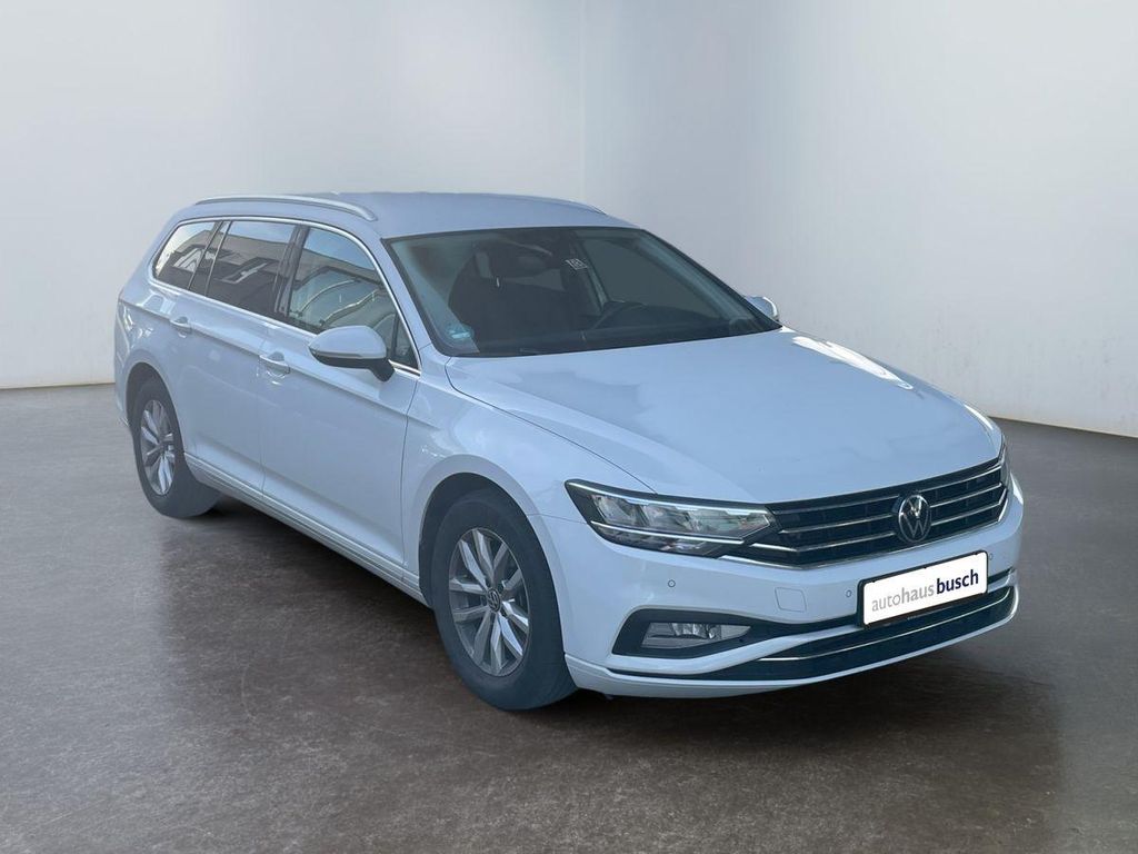 Volkswagen PASSAT VARIANT 2023 г. Белый, пробег 47421 км