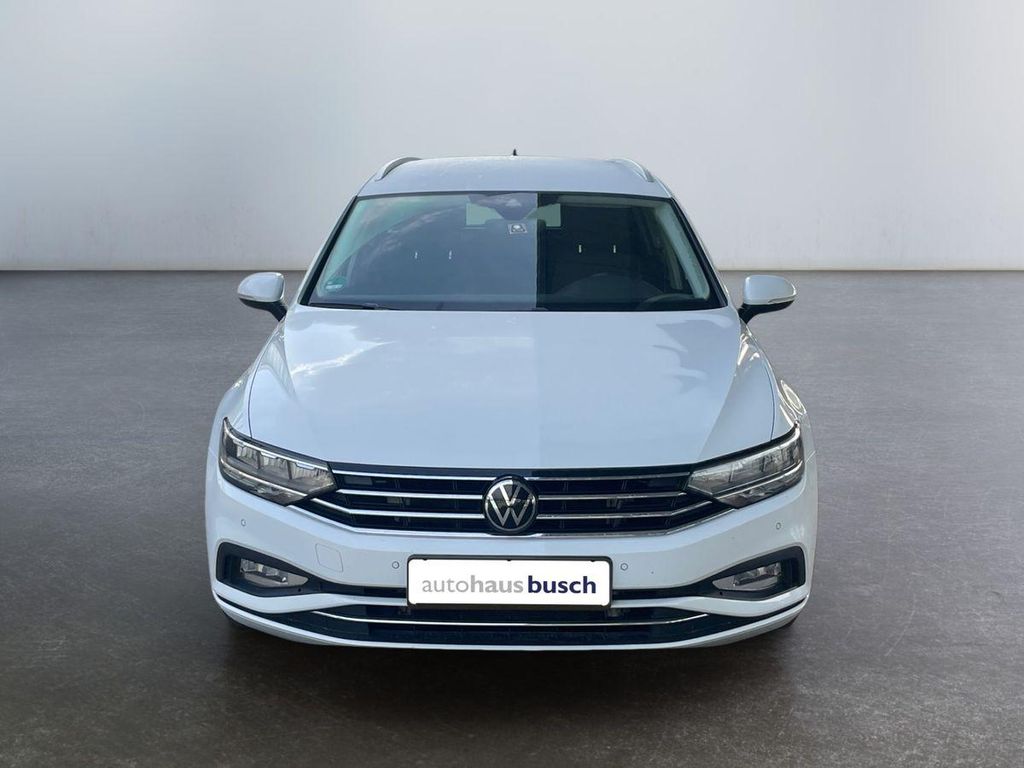 Volkswagen PASSAT VARIANT 2023 г. Белый, пробег 47421 км