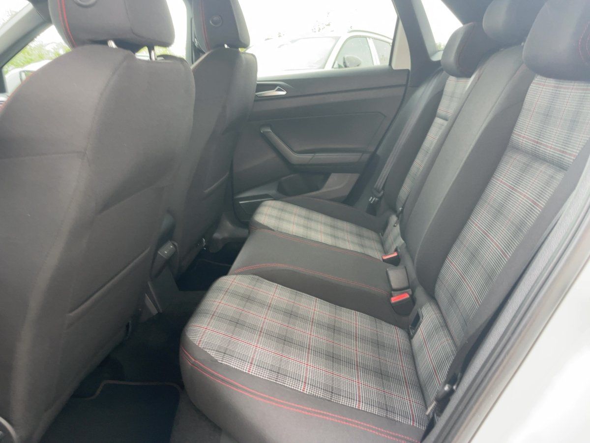 Volkswagen Polo 2024 г. Белый, пробег 24550 км