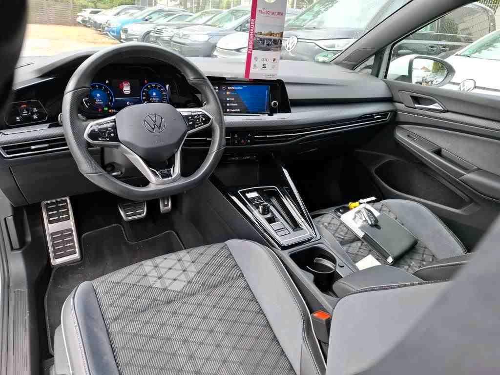 Volkswagen Golf 2024 г. Белый, пробег 20809 км