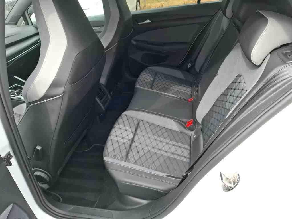Volkswagen Golf 2024 г. Белый, пробег 20809 км