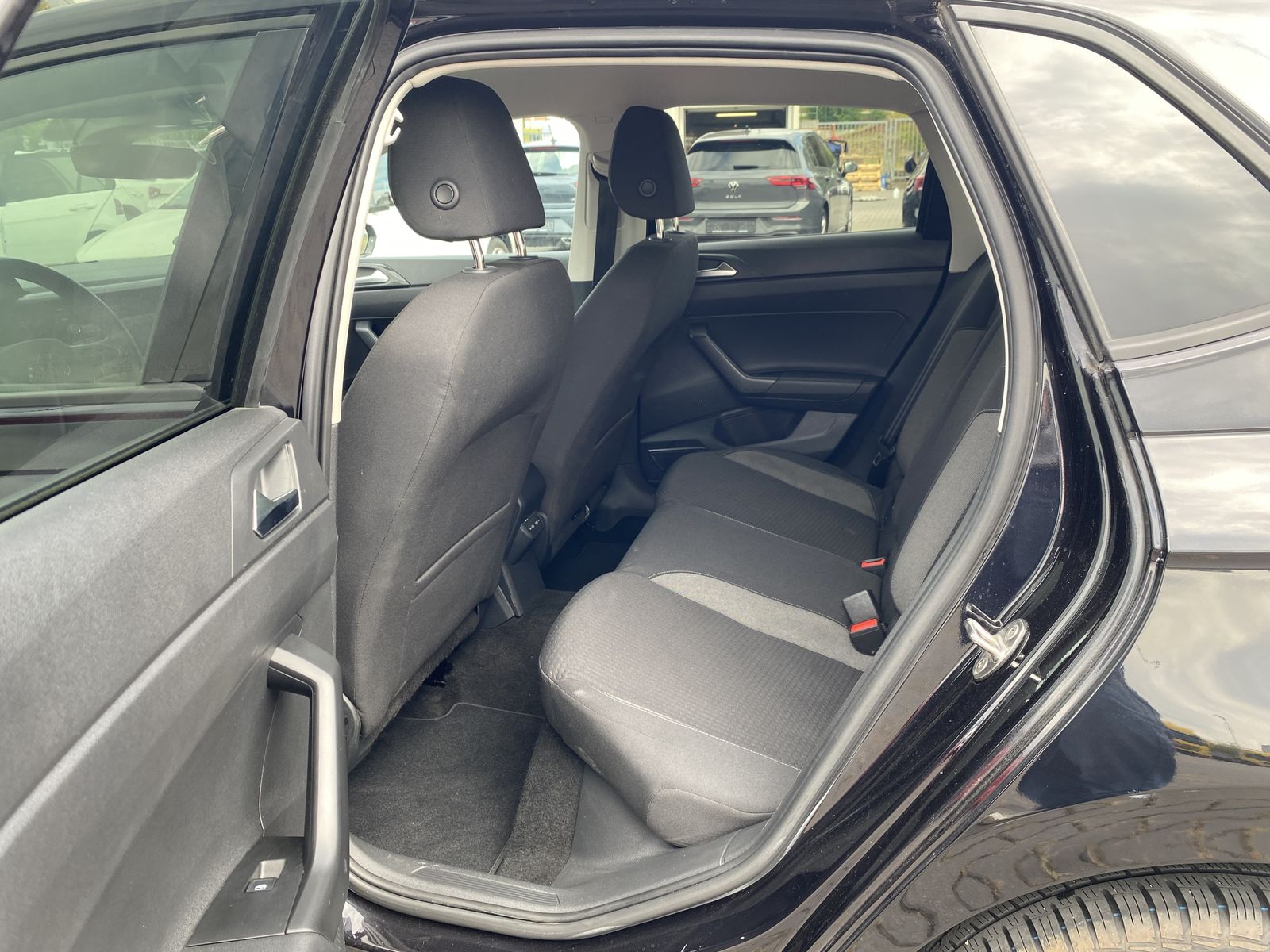 Volkswagen Polo 2023 г. Чёрный, пробег 50500 км