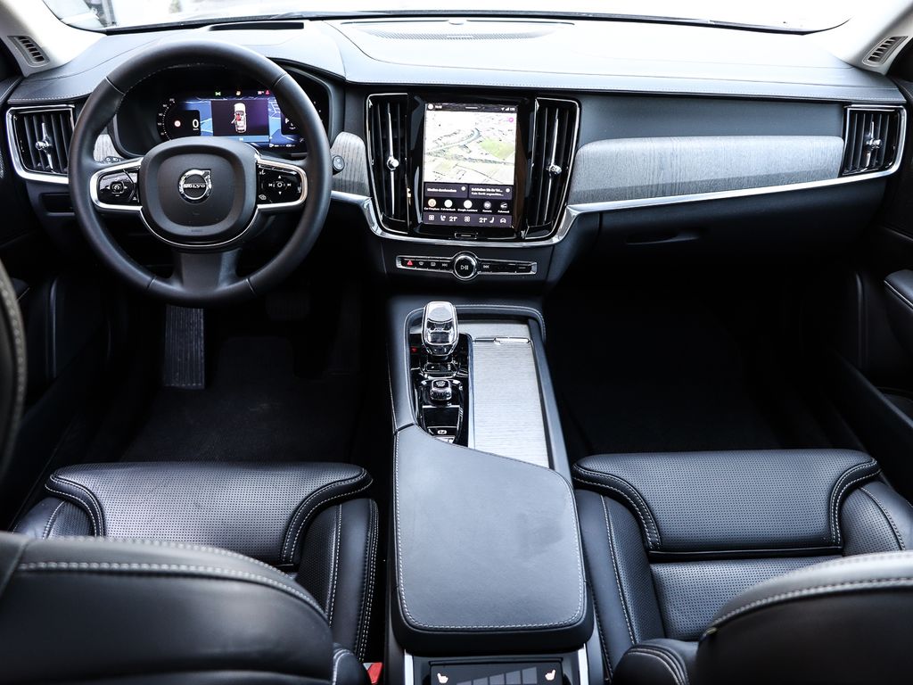 Volvo V90 Cross Country 2024 г. Серый, пробег 58513 км